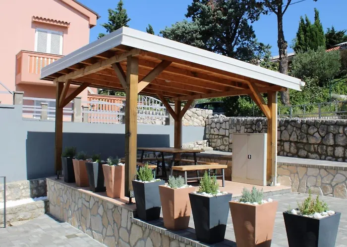 Mit Terrasse- Meerblick- Jacuzzi- Aussenpool By Interhome *