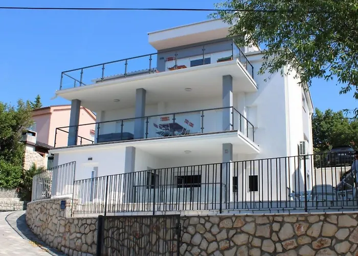 Apartment Mit Terrasse- Meerblick- Jacuzzi- Aussenpool By Interhome *