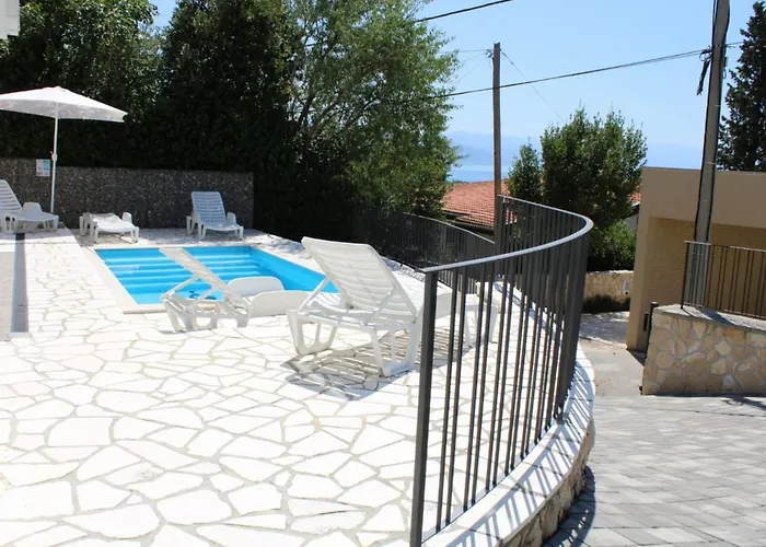 Mit Terrasse- Meerblick- Jacuzzi- Aussenpool By Interhome *